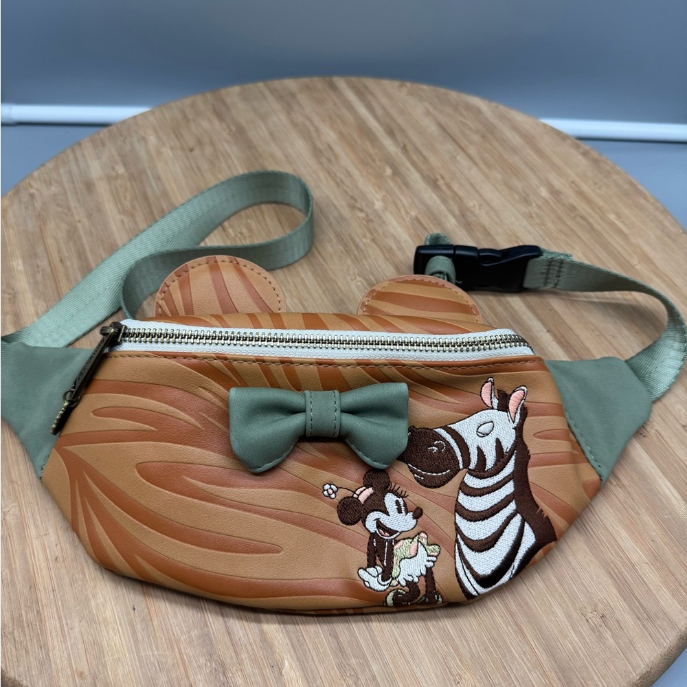 2019 Disney D23 Expo Minnie Ears Safari Loungefly Hip Fanny Pack EUC